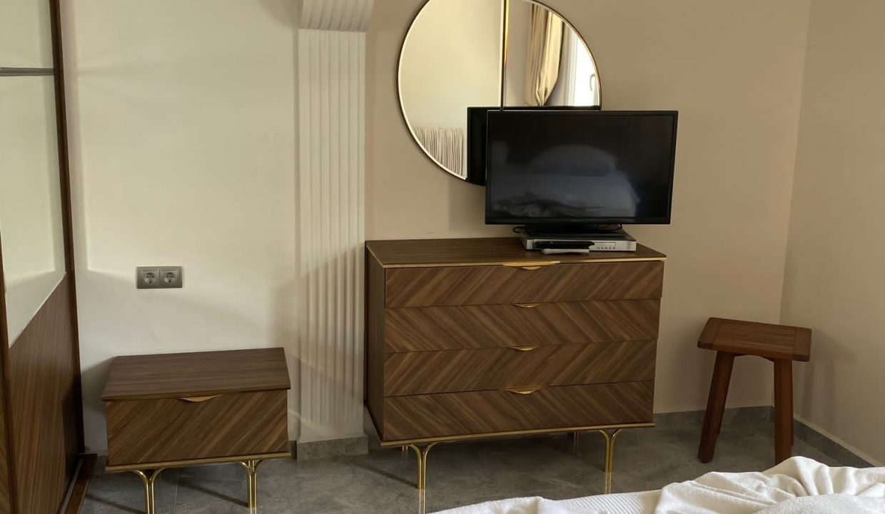 liam lycian apartment.jpg12