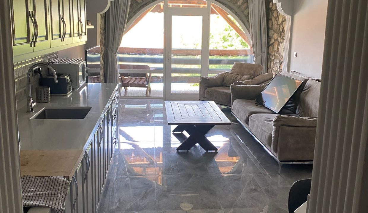 liam lycian apartment.jpg4