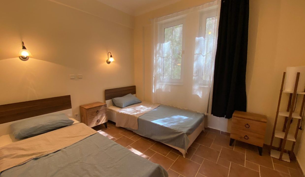palm grove apartment.jpg6