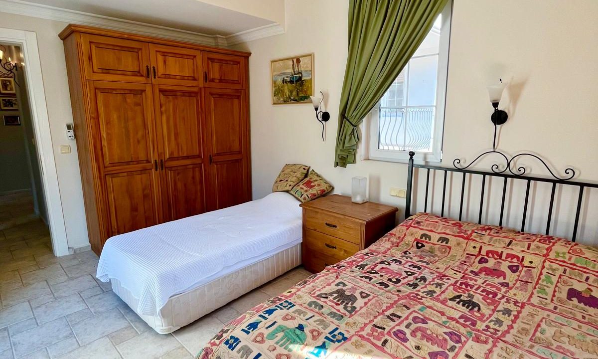 sue cats villa.html19