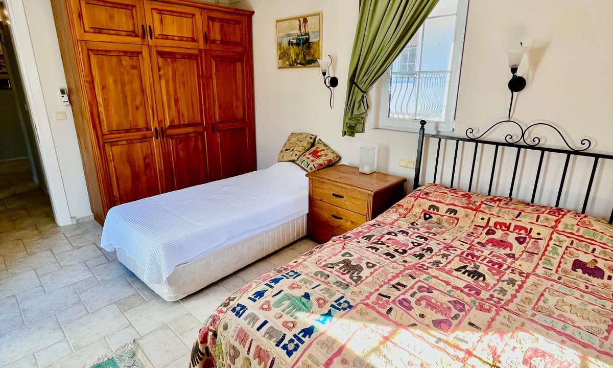 sue cats villa.html20