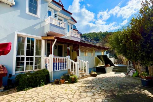 sue cats villa.html39