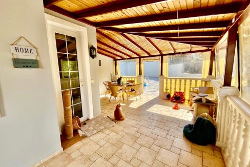 sue cats villa.html55