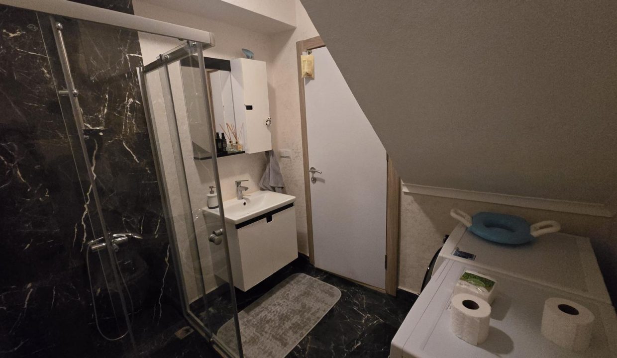avm apt 33