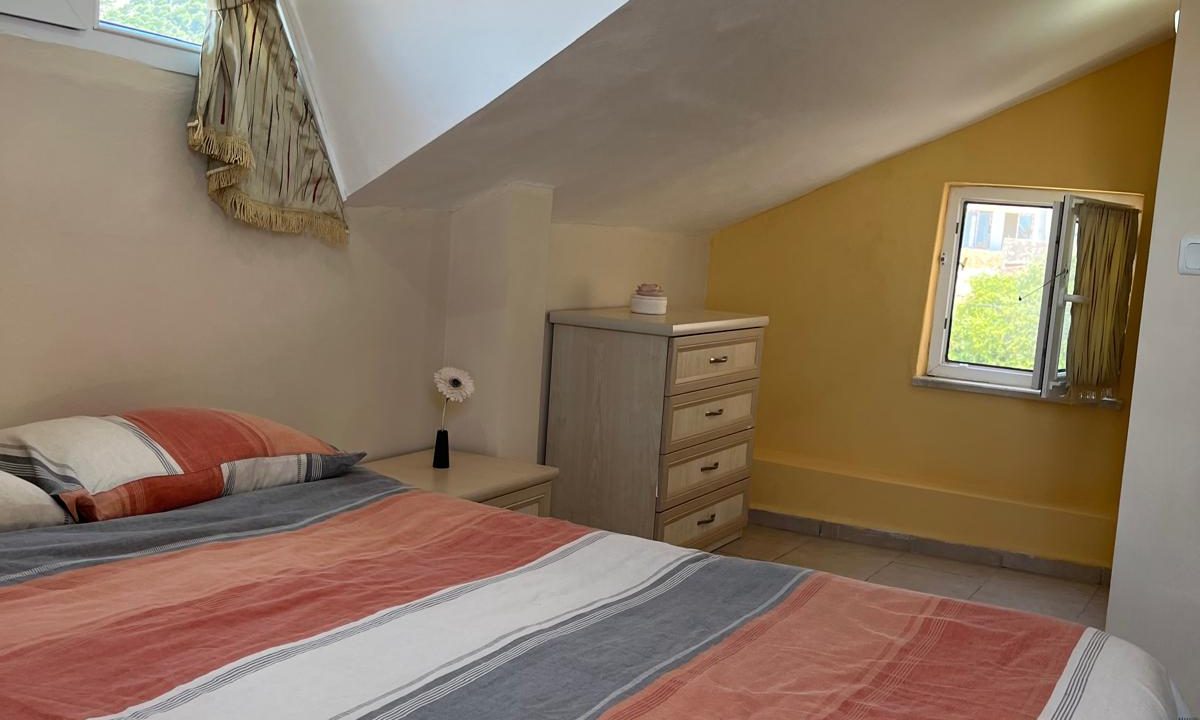 james sevan 2 bed apart.jpg1.jpg67