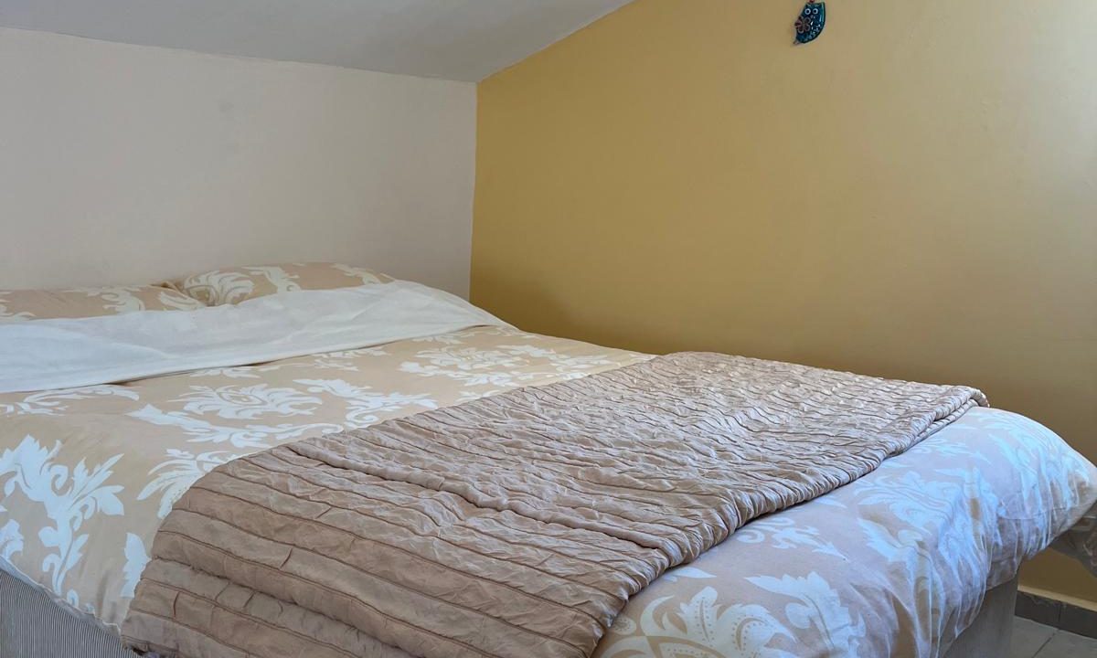 james sevan 2 bed apart.jpg36