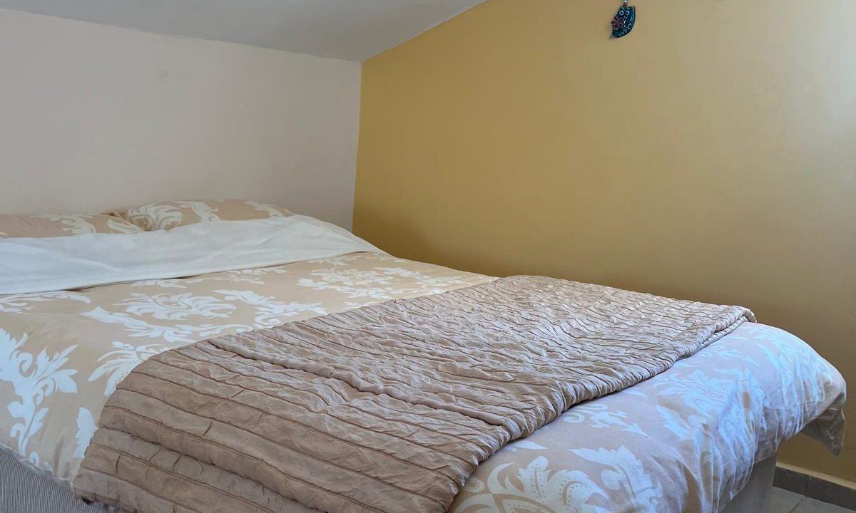 james sevan 2 bed apart.jpg37