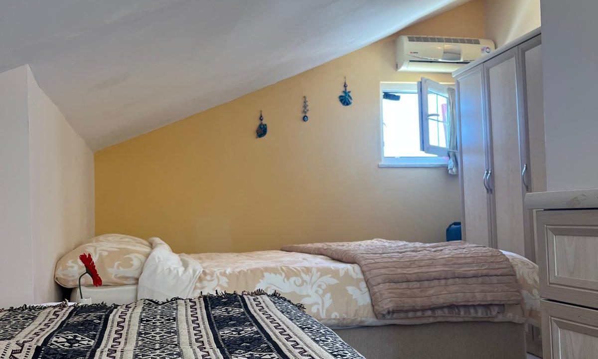 james sevan 2 bed apart.jpg39