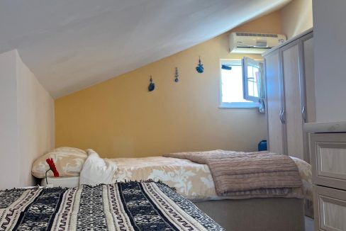 james sevan 2 bed apart.jpg39