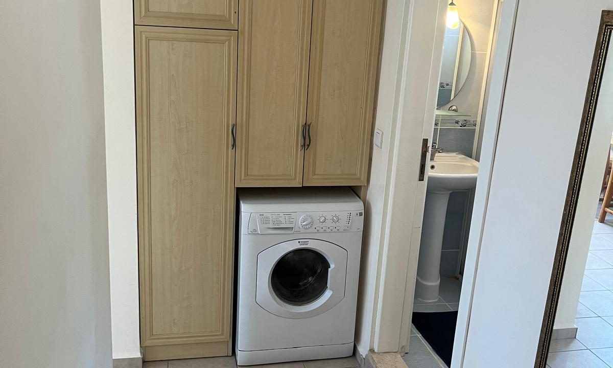 james sevan 2 bed apart.jpg87