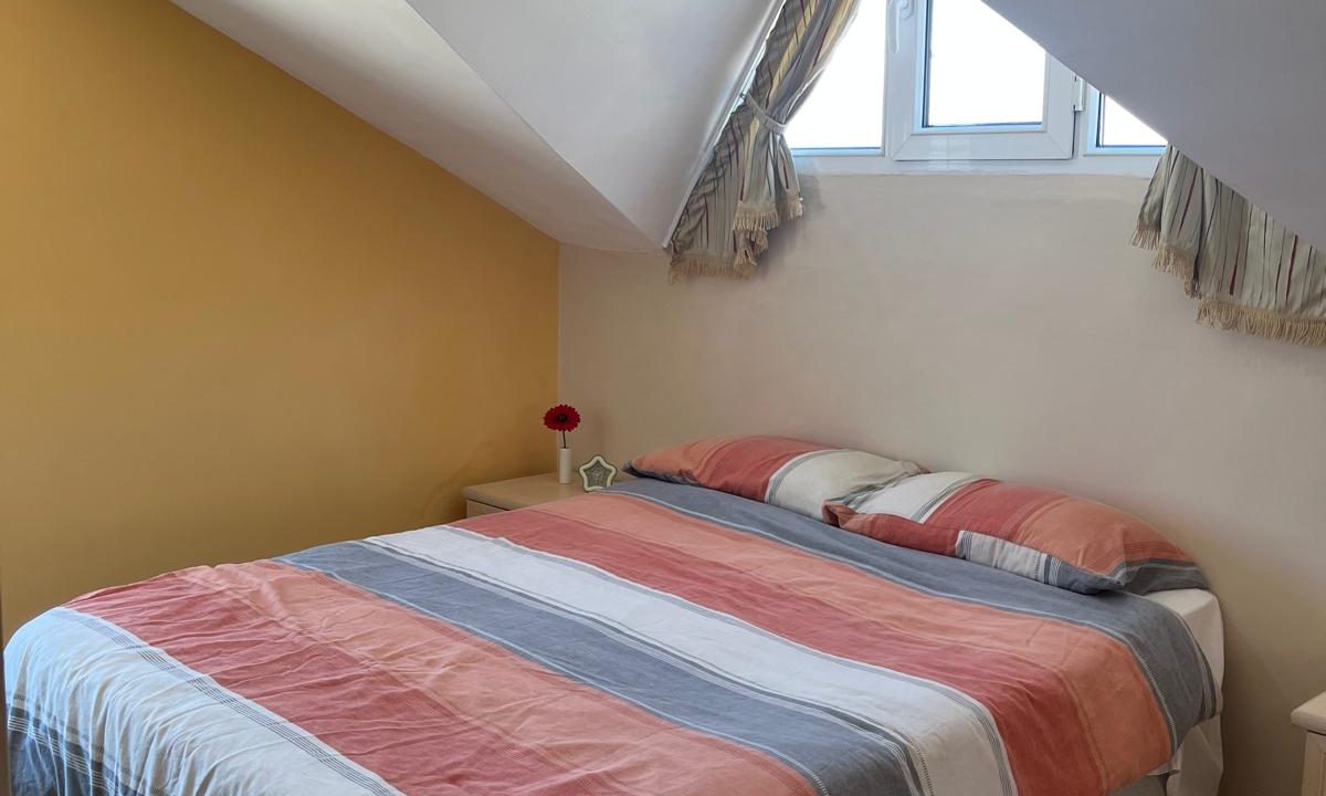 james sevan 2 bed apart.jpg88