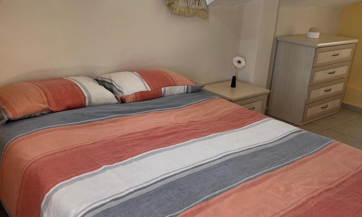james sevan 2 bed apart.jpg99