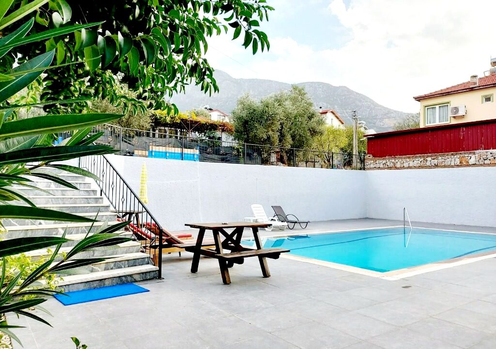 20.CommunalPool