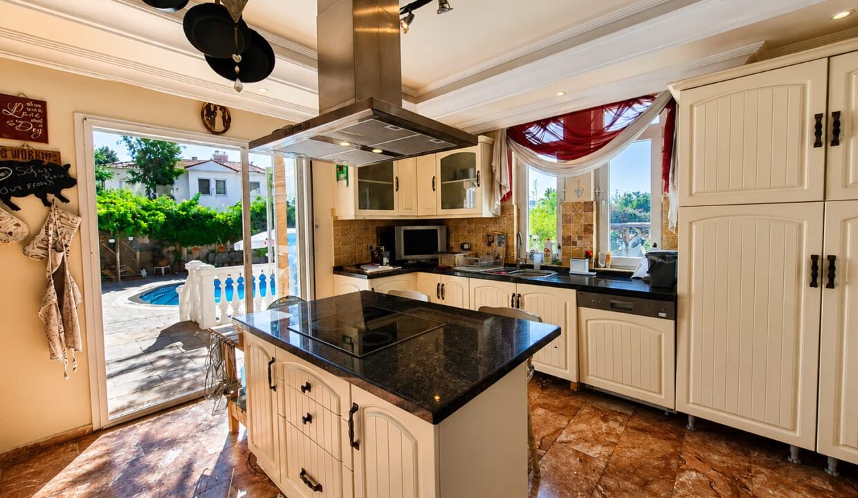 6 bedroom villa 10