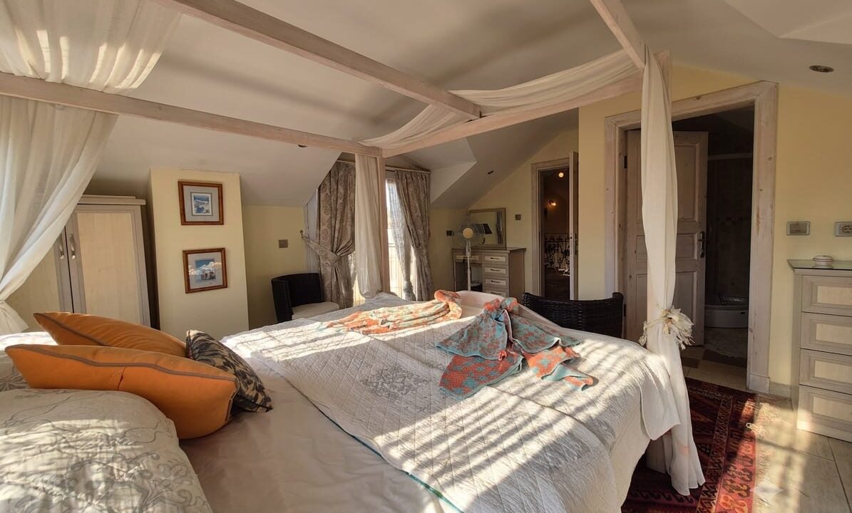 6 bedroom villa 25