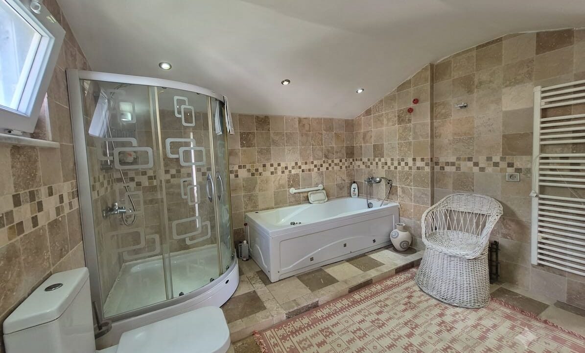 6 bedroom villa 32