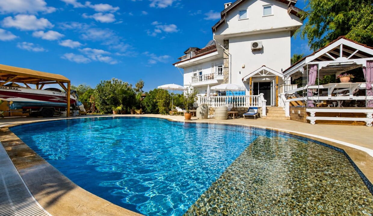 6 bedroom villa 5