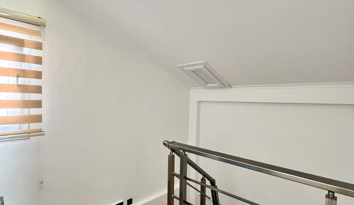 lez villa 27