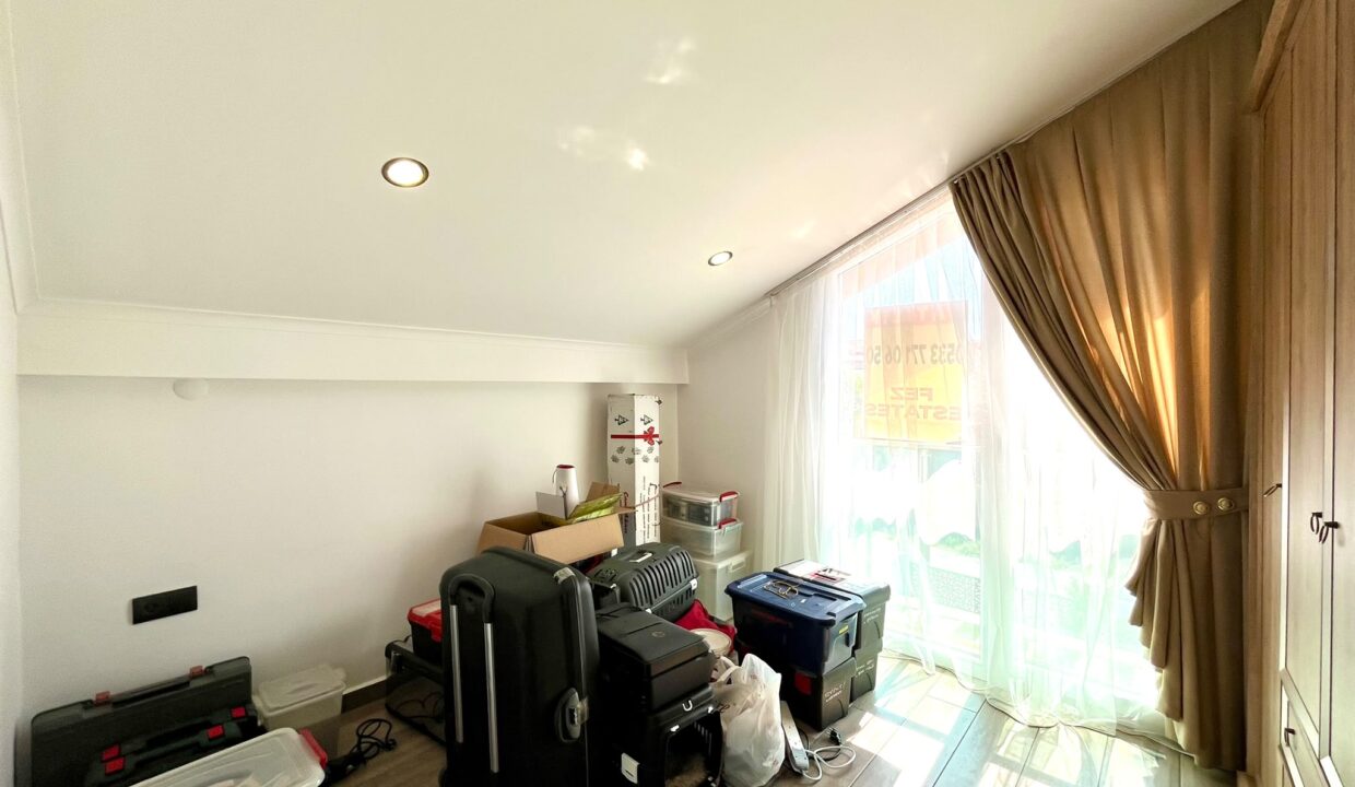 lez villa 28